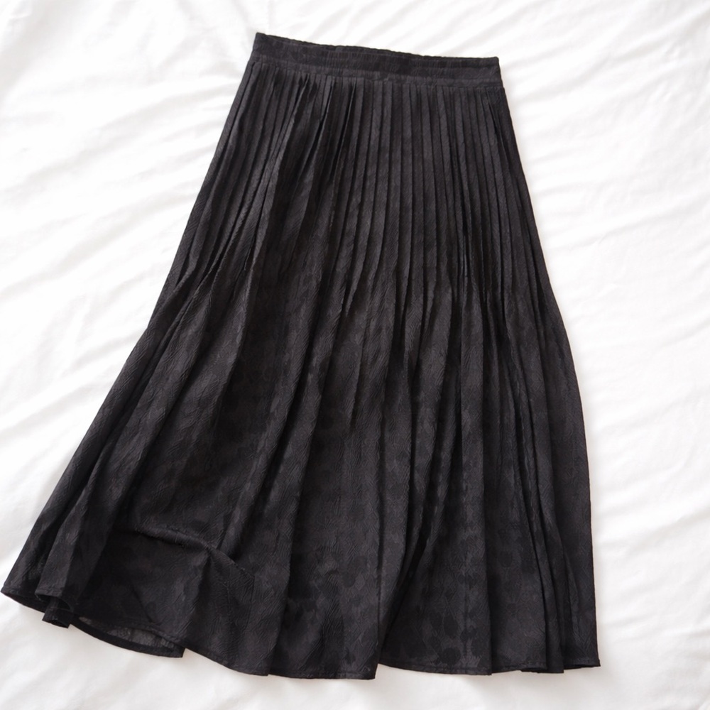 Max Studio Textured Black Pleated Midi Skirt | Tonal Polka Dot | size small